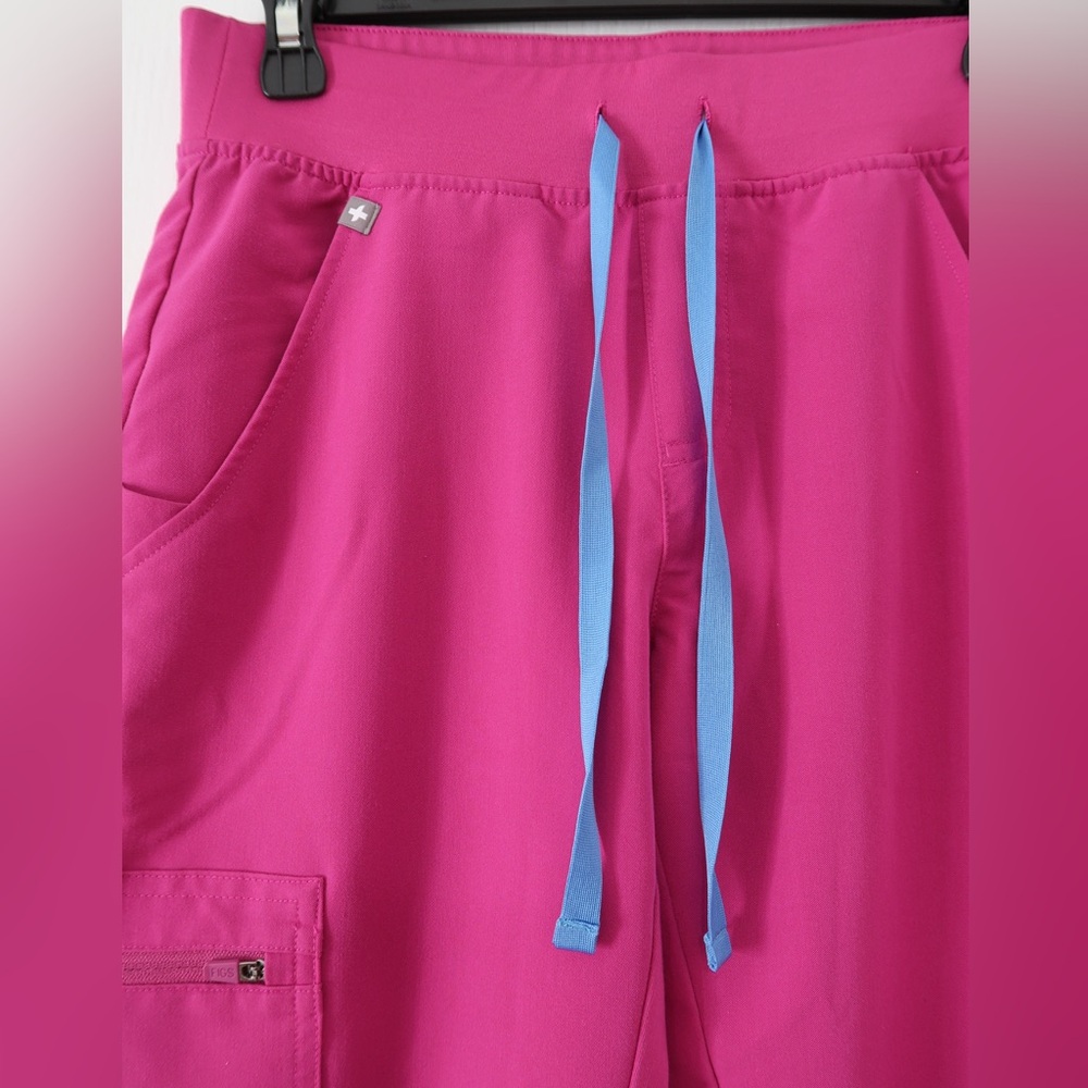FIGS Limited Edition Raspberry Sorbet Set - Picture 8 of 10